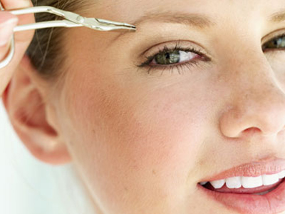 Πώς θα φτιάξεις το τέλειο σχήμα στα φρύδια σου