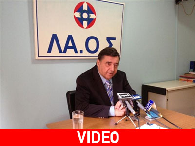 Το λογότυπο του ΛΑΟΣ έπεσε πάνω στον Γιώργο Καρατζαφέρη
