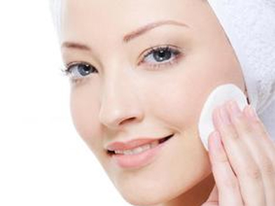 Το απαραίτητο ντεμακιγιάζ πριν από τον ύπνο