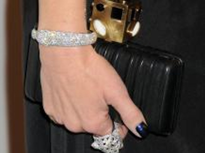 Το μυστηριώδες μπλε στα νύχια σας!