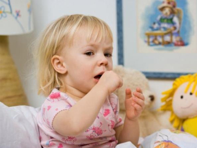 Τι μπορεί να κρύβει ο βήχας του παιδιού σας;