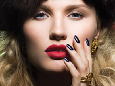 Δυναμικές εμφανίσεις με σκούρα νύχια!