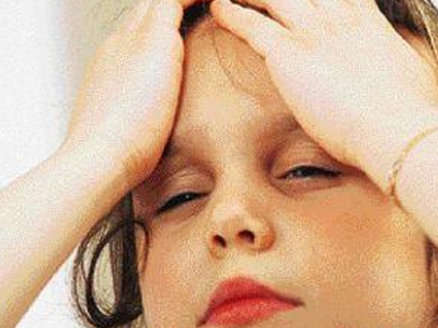 Έχει πονοκέφαλο όταν μαλώνει με τους φίλους του