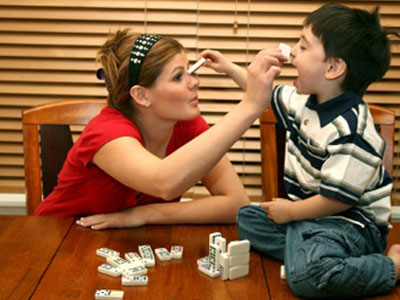 Με την γιαγιά ή την Baby-sitter;