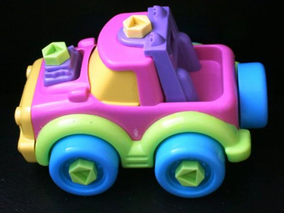 «Το παιδί μου κλέβει τα παιχνίδια των άλλων. Τι να κάνω;»