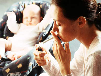 Οι «κακές» συνήθειες των γονιών επηρεάζουν τα παιδιά