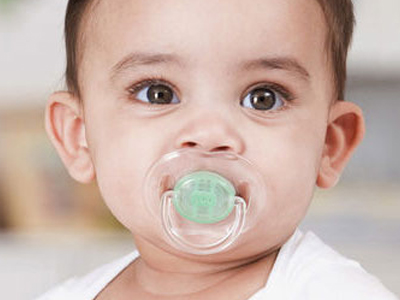 Βλάπτει η πιπίλα τα αυτιά;