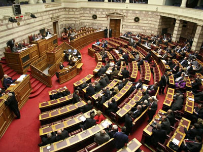 Οι βουλευτές επικρατείας γίνονται 15. Oι τρεις θα εκλέγονται από τις τάξεις της ομογένειας