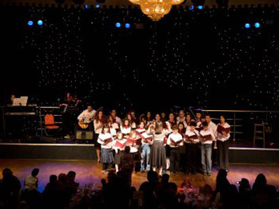 Η Αρχιεπισκοπική Χορωδία Νέων για τον Πατριάρχη