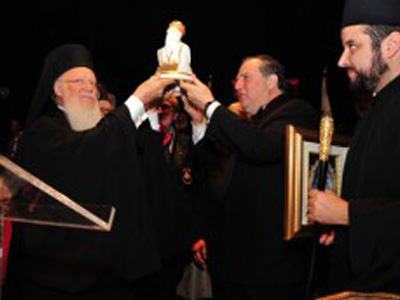 Η βράβευση του διοικητή των αρχόντων