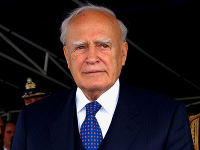 Η Παγκρητική Ένωση Αμερικής βράβευσε τον Κάρολο Παπούλια