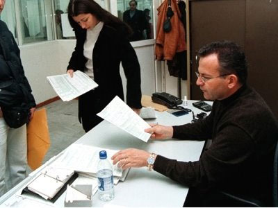 Προκήρυξη 28.000 θέσεων εργασίας με πεντάμηνες συμβάσεις