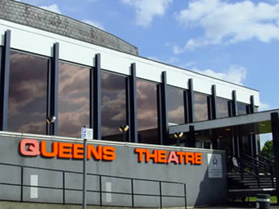 Το “ΩΠΑ!” στο Queens Theatre