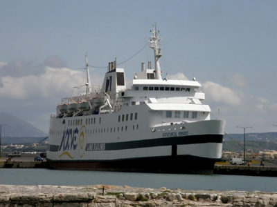 Σε επίσχεση εργασίας το πλήρωμα «Βιτσέντζος Κορνάρος»