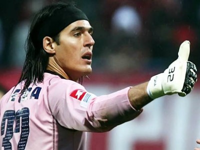 Τρεις μνηστήρες για Ντεγκρά