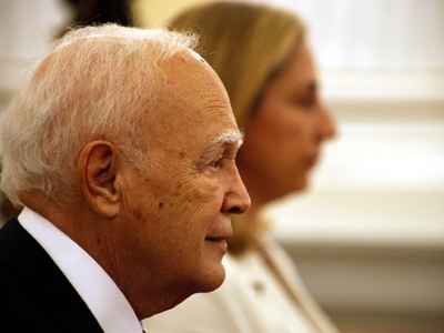 Ο απεσταλμένος του εμίρη του Κουβέιτ στον Παπούλια