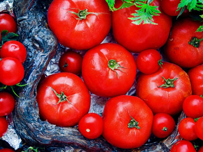 Έως και 8 ευρώ κάτω η τιμή της τομάτας Έως και 8 ευρώ κάτω η τιμή της τομάτας