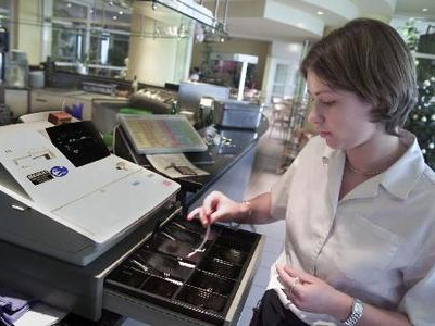 Στο πόδι οι συντηρητές ταμειακών μηχανών