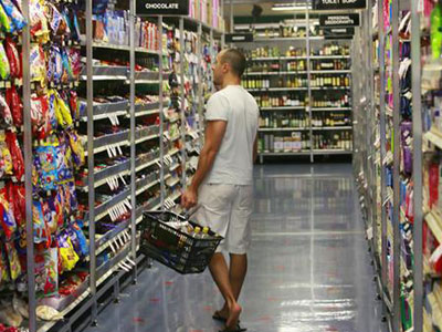 Αύξηση 2% στον ΦΠΑ συρρικνώνοντας περισσότερο τα εισοδήματα Αύξηση 2% στον ΦΠΑ συρρικνώνοντας περισσότερο τα εισοδήματα