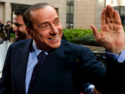 Μπερλουσκόνι: «Άμεσα κυβέρνηση ή εκλογές» Μπερλουσκόνι: «Άμεσα κυβέρνηση ή εκλογές»