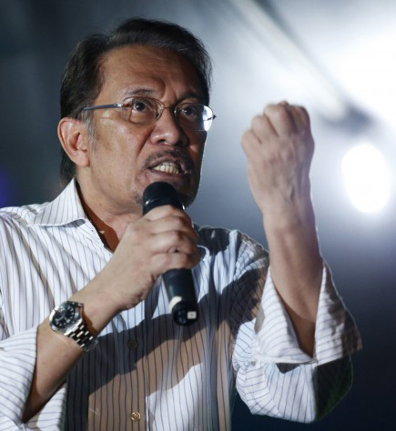 O ηγέτης της αντιπολίτευσης Anwar Ibrahim που «απορρίπτει» το εκλογικό αποτέλεσμα