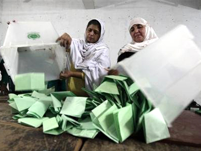 Πακιστάν: Κάλπες με βία και νοθεία