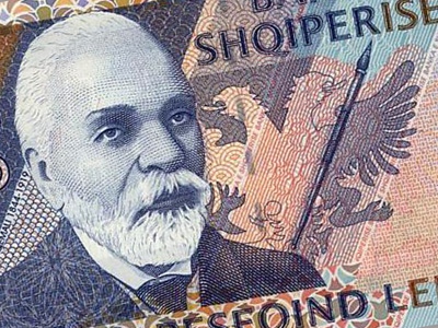 Υποτιμάται διαρκώς το αλβανικό νόμισμα
