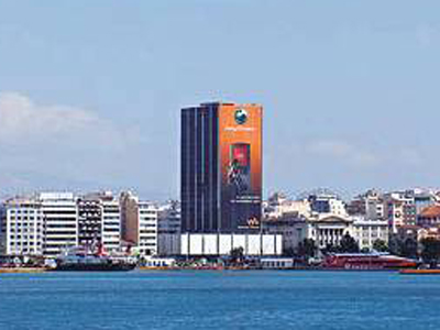 Στο σφυρί βγαίνουν ακίνητα του Δήμου Πειραιά