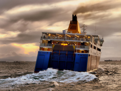 Η κρίση «βουλιάζει» και την ακτοπλοΐα