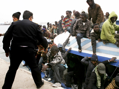 Οργιάζει το δουλεμπόριο στο Αιγαίο