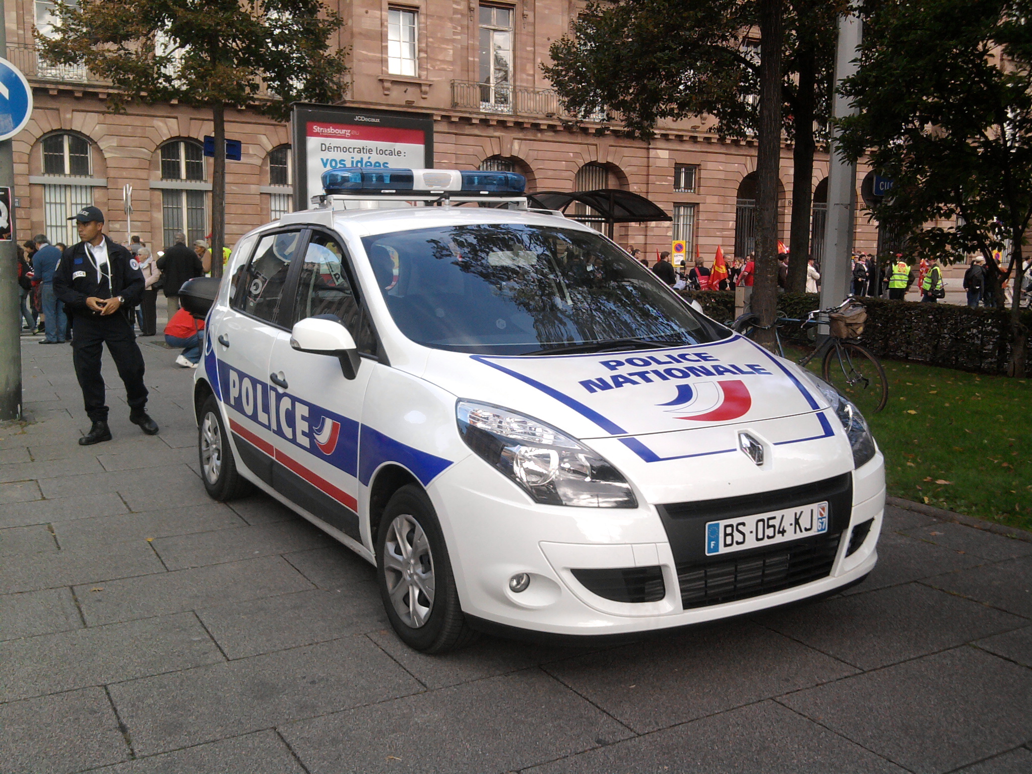 Συναγερμός σε όλα τα σχολεία του Στρασβούργου Συναγερμός σε όλα τα σχολεία του Στρασβούργου