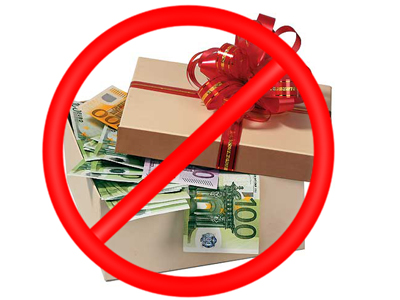 Όπου γάμος και χαρά, ο Στουρνάρας πρώτος…