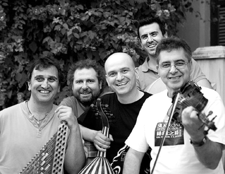 Οι «Εν Χορδαίς» στη συχνότητα της αλληλεγγύης