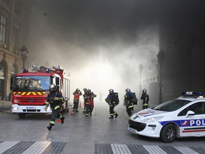 Παρίσι: Δύο νεκροί και 12 τραυματίες από πυρκαγιά