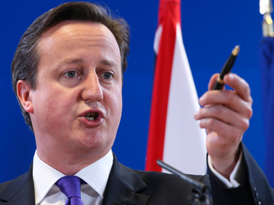 O Kάμερον δυσκολεύει τη μετανάστευση στη χώρα του