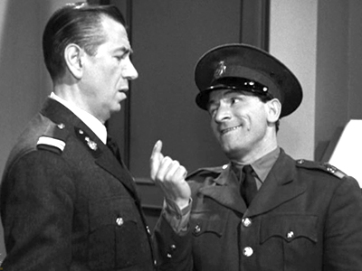 Αστυνομικός σπάει τηλέφωνο στο κεφάλι υφισταμένου του! Αστυνομικός σπάει τηλέφωνο στο κεφάλι υφισταμένου του!