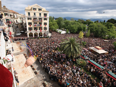 «Βούλιαξε» από τουρίστες η Κέρκυρα