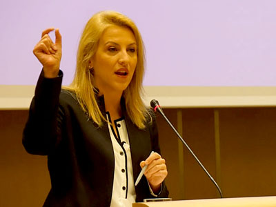 Δούρου: Η Ελλάδα έγινε πειραματόζωο