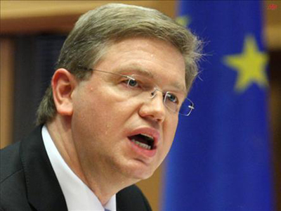 Ανέβαλε την επίσκεψή του στα Σκόπια ο Επίτροπος Διεύρυνσης