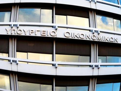 Σε εξέλιξη η έκτακτη συνάντηση Σαμαρά στο Οικονομικών