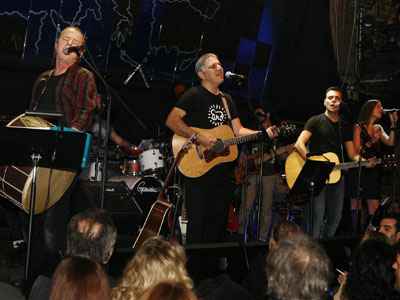 “Με λίγη βοήθεια απ’ τους φίλους μου” για δύο ακόμα παραστάσεις