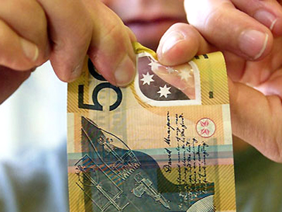 Πλαστικά χαρτονομίσματα θα έχει σύντομα η Βρετανία