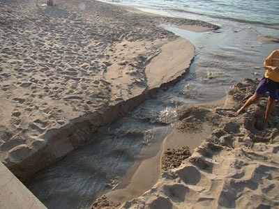 Λύματα στην κεντρική παραλία του Ρεθύμνου