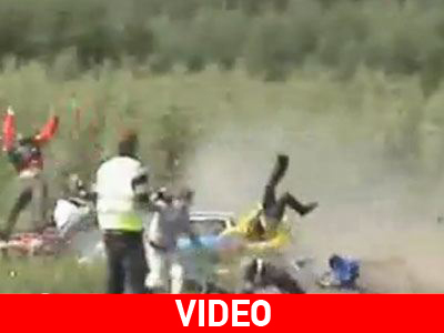 Έπεσε πάνω στους θεατές…