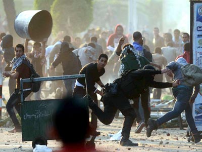 Συγκρούσεις ισλαμιστών φοιτητών με την αστυνομία στο Κάιρο Συγκρούσεις ισλαμιστών φοιτητών με την αστυνομία στο Κάιρο