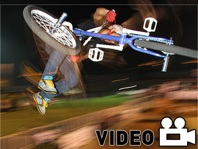 Δύο BMXers μαλώνανε στου Mirra τον αχυρώνα…