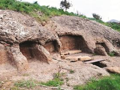 Αρχαίοι τάφοι σκεπάζονται με άσφαλτο στην Αλικαρνασσό