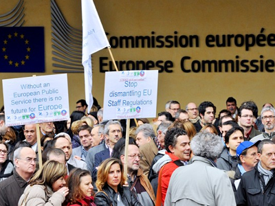 Απειλούν με απεργία οι υπάλληλοι της Κομισιόν