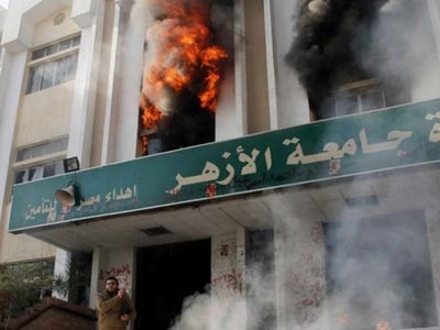 Κάιρο: Στις φλόγες κτίριο του πανεπιστημίου Αλ Αζχάρ Κάιρο: Στις φλόγες κτίριο του πανεπιστημίου Αλ Αζχάρ