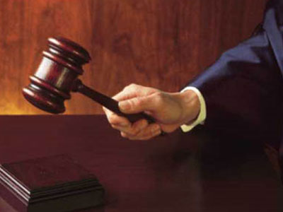 Ομογενής ζητεί αποζημίωση για τραυματισμό από… γαρίφαλα